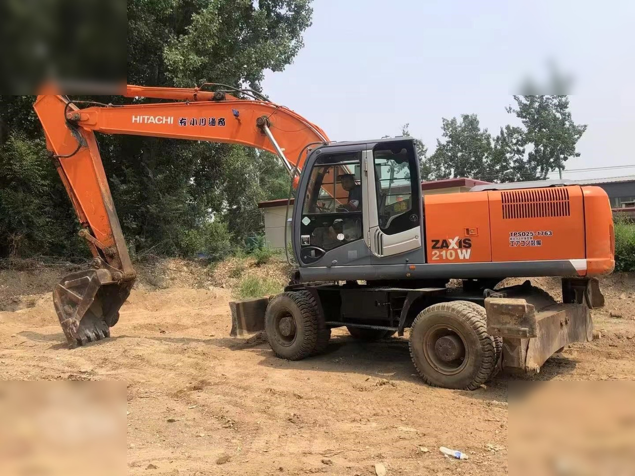 HITACHI ZX210W - حفارة دولاب: صورة 1 HITACHI ZX210W - حفارة دولاب: صورة 1