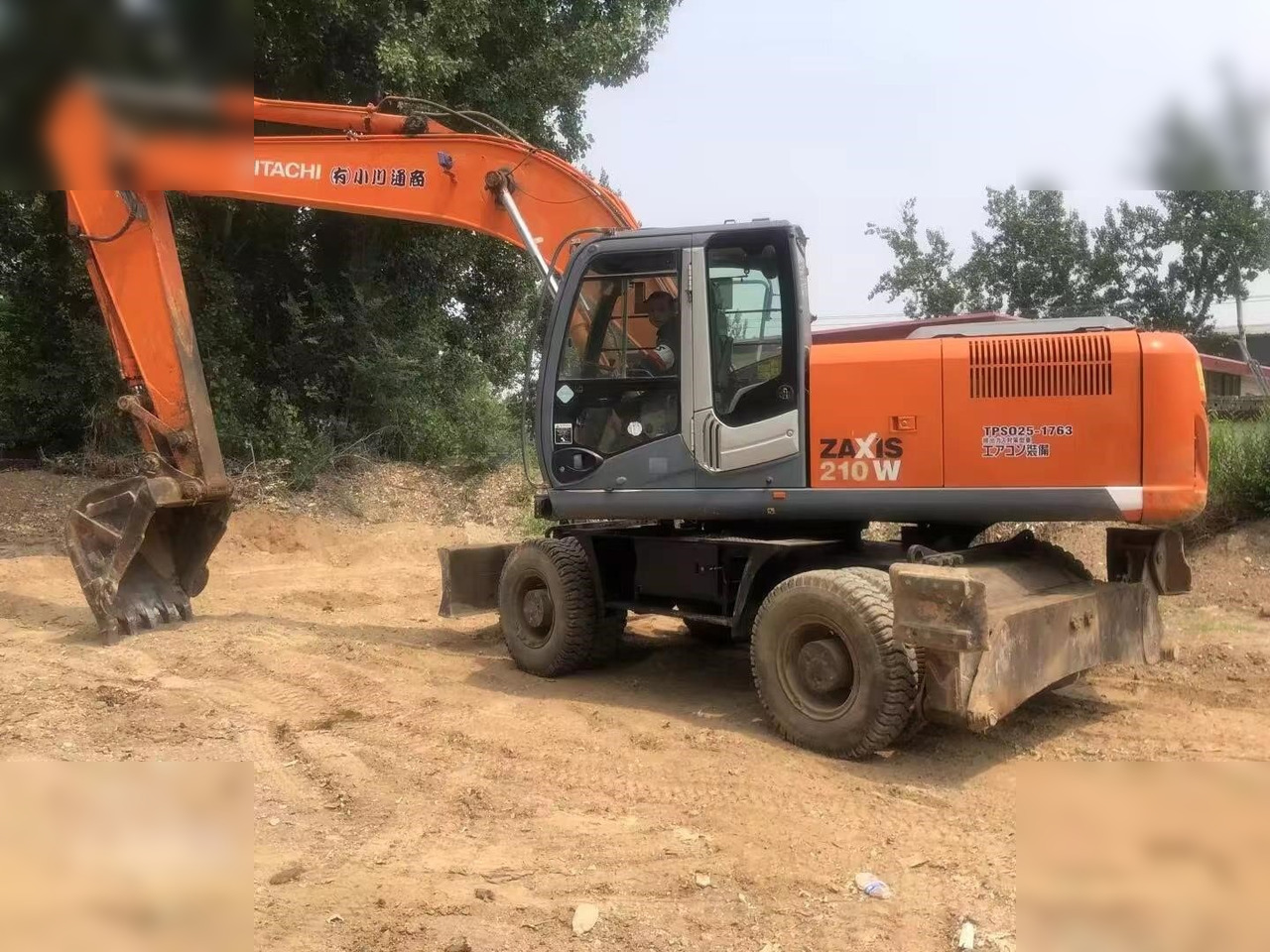 HITACHI ZX210W - حفارة دولاب: صورة 4 HITACHI ZX210W - حفارة دولاب: صورة 4