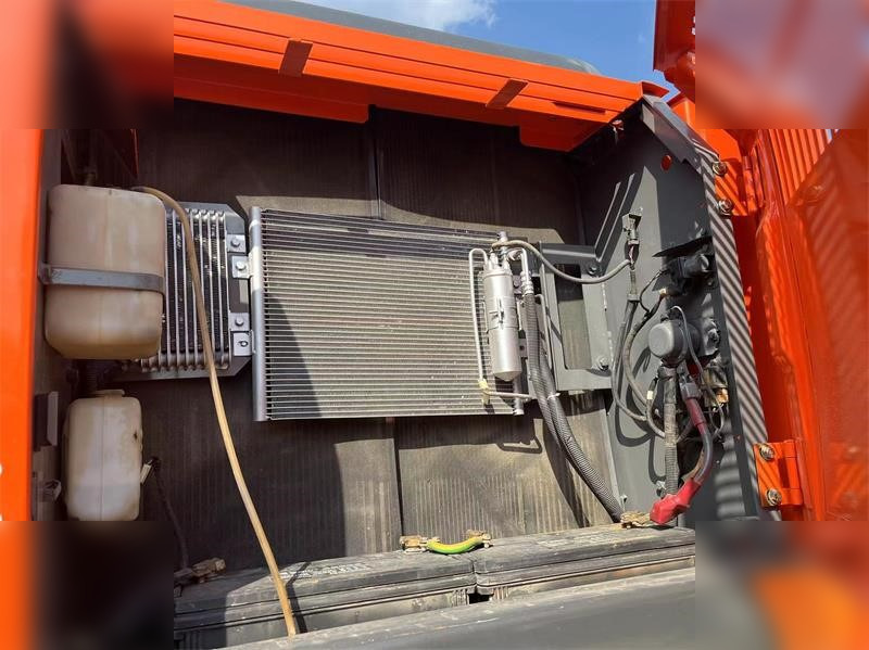 حفار زحاف HITACHI ZX240-3: صورة 7 حفار زحاف HITACHI ZX240-3: صورة 7