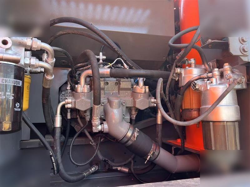 HITACHI ZX240-3 - حفار زحاف: صورة 5 HITACHI ZX240-3 - حفار زحاف: صورة 5