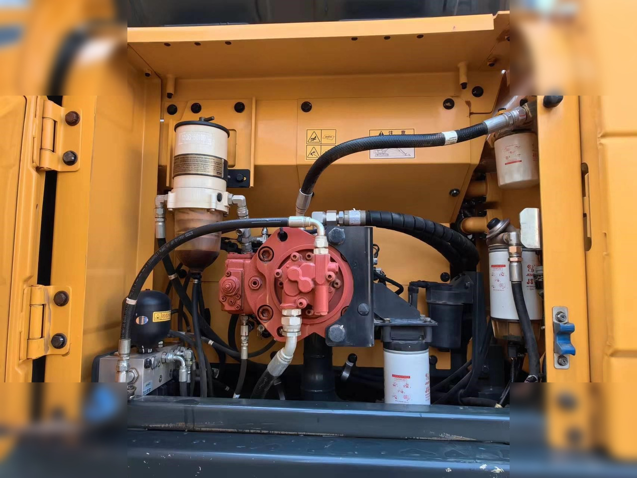 HYUNDAI 225LC-9 - حفار زحاف: صورة 5 HYUNDAI 225LC-9 - حفار زحاف: صورة 5