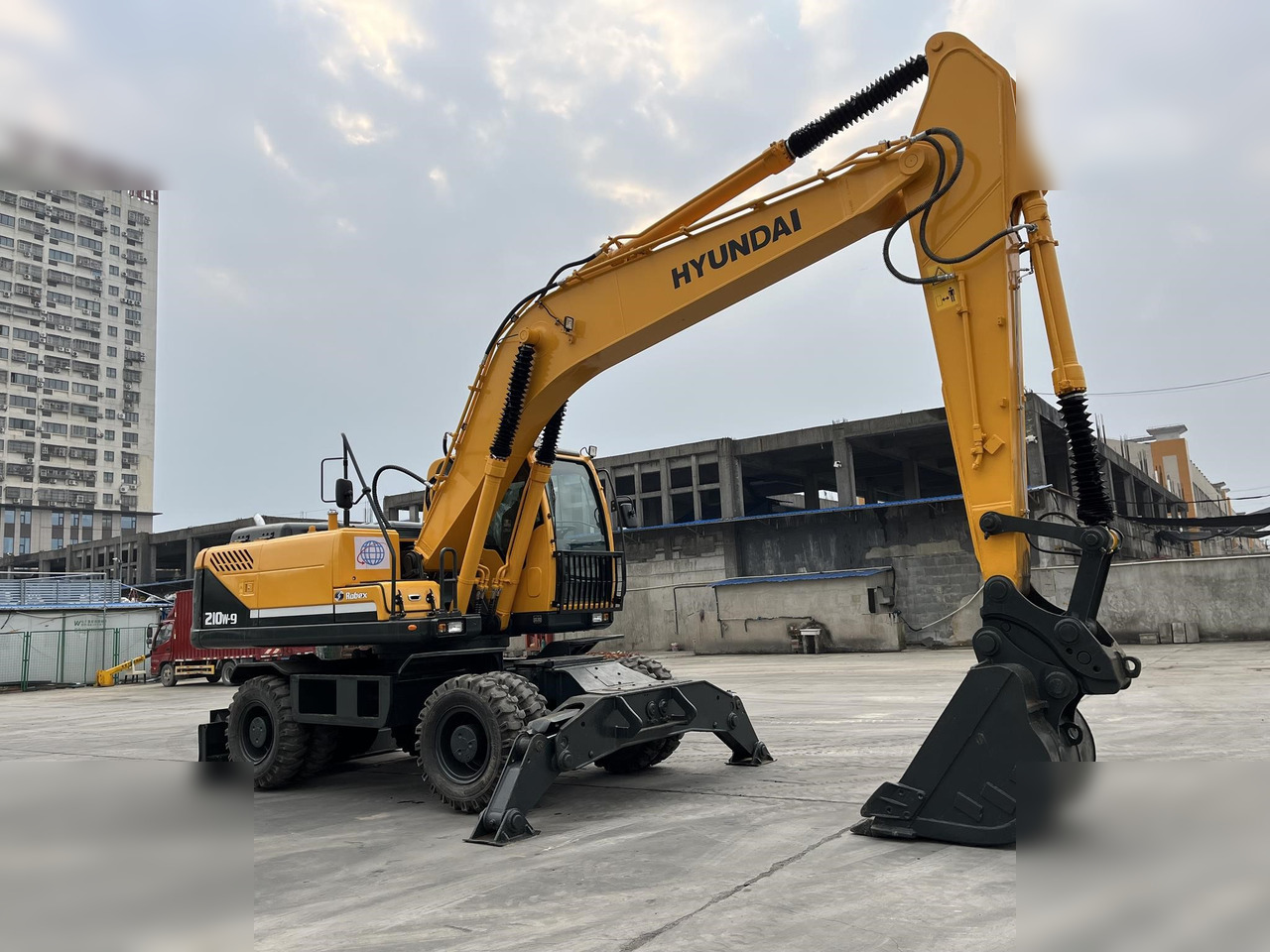 HYUNDAI ROBEX 210W-9 - حفارة دولاب: صورة 2 HYUNDAI ROBEX 210W-9 - حفارة دولاب: صورة 2