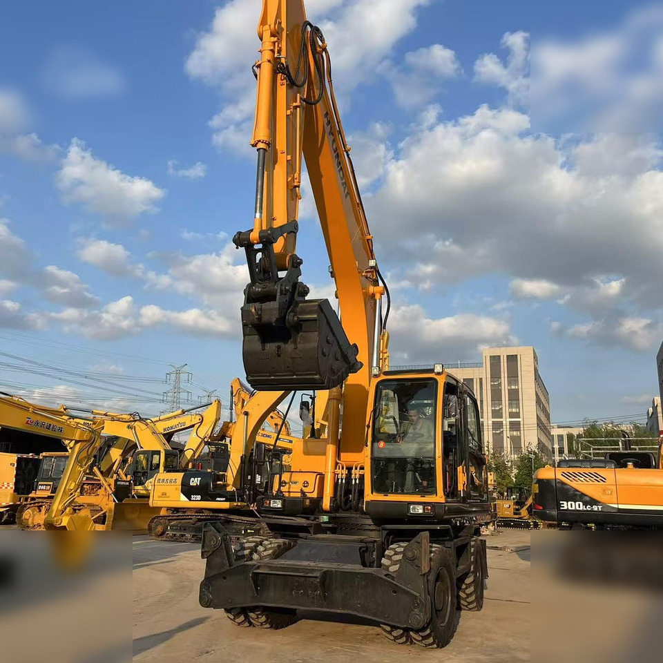 HYUNDAI ROBEX 210W-9 - حفارة دولاب: صورة 2 HYUNDAI ROBEX 210W-9 - حفارة دولاب: صورة 2