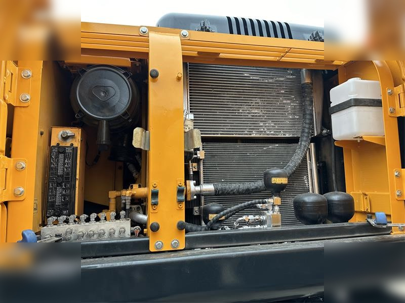 حفار زحاف HYUNDAI ROBEX 220 LC-9S: صورة 9