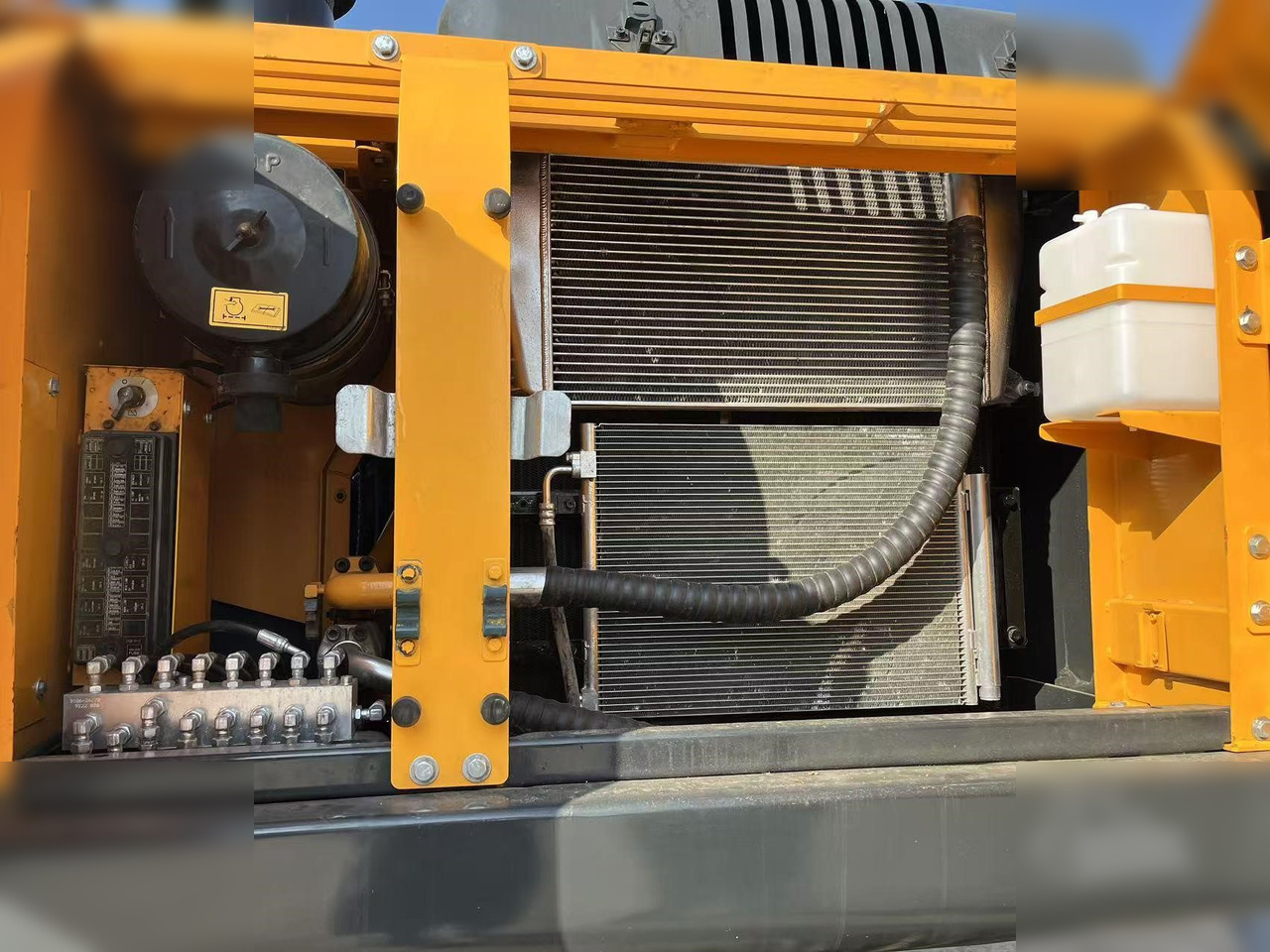 حفار زحاف HYUNDAI ROBEX 220 LC-9S: صورة 7