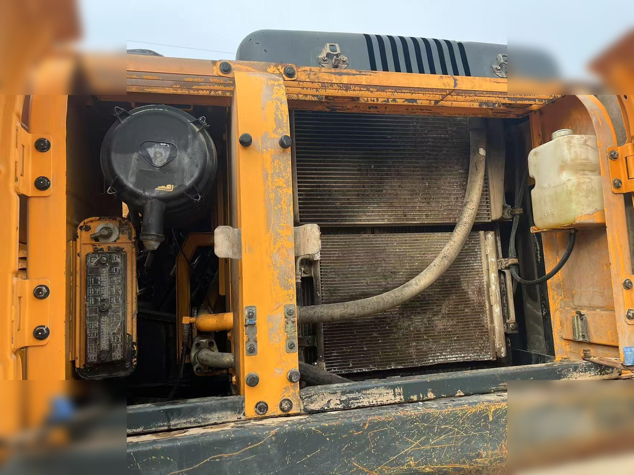 حفار زحاف HYUNDAI ROBEX 220 LC-9S: صورة 7