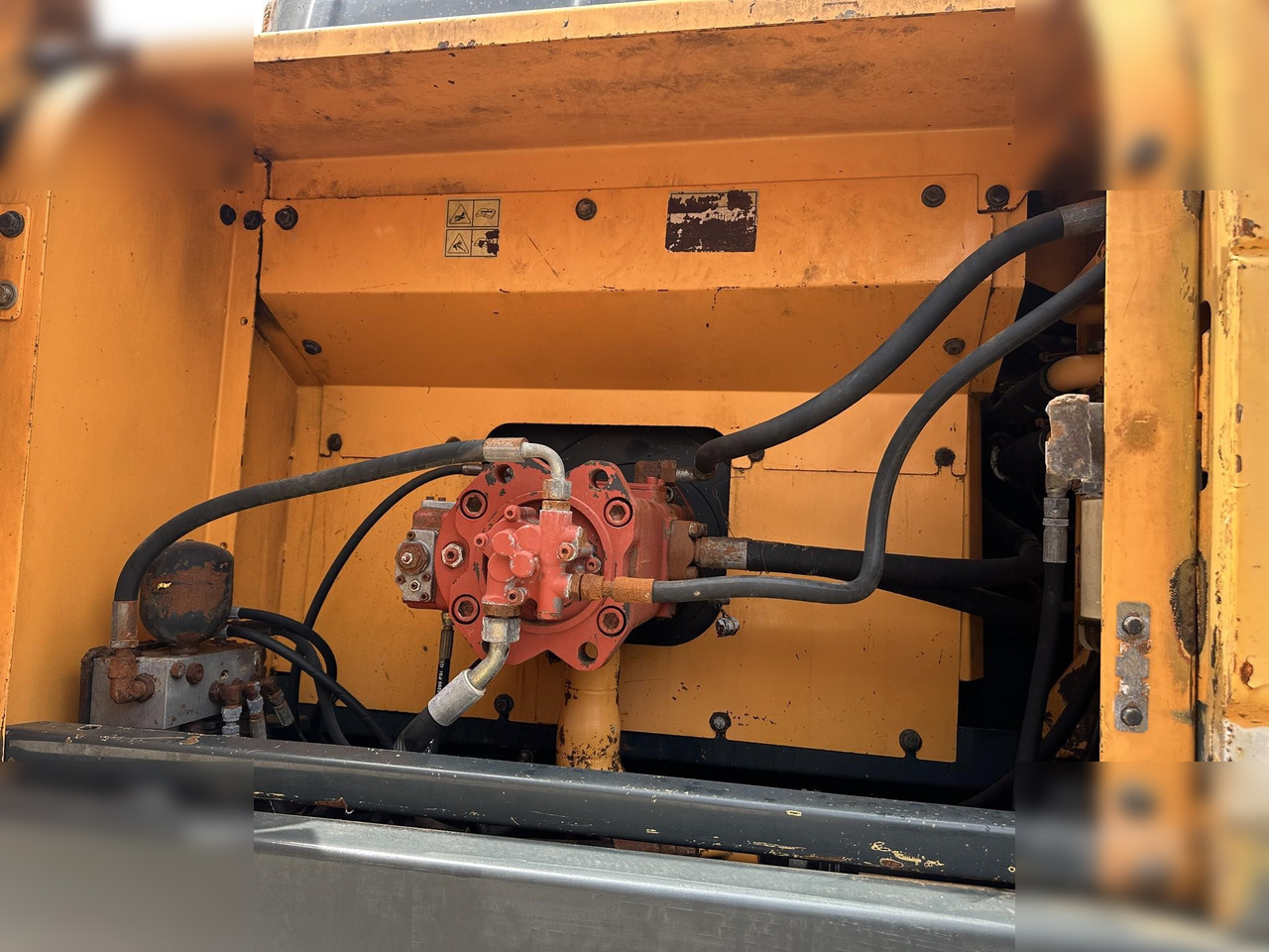 HYUNDAI ROBEX 305 LC-9T - حفار زحاف: صورة 5 HYUNDAI ROBEX 305 LC-9T - حفار زحاف: صورة 5