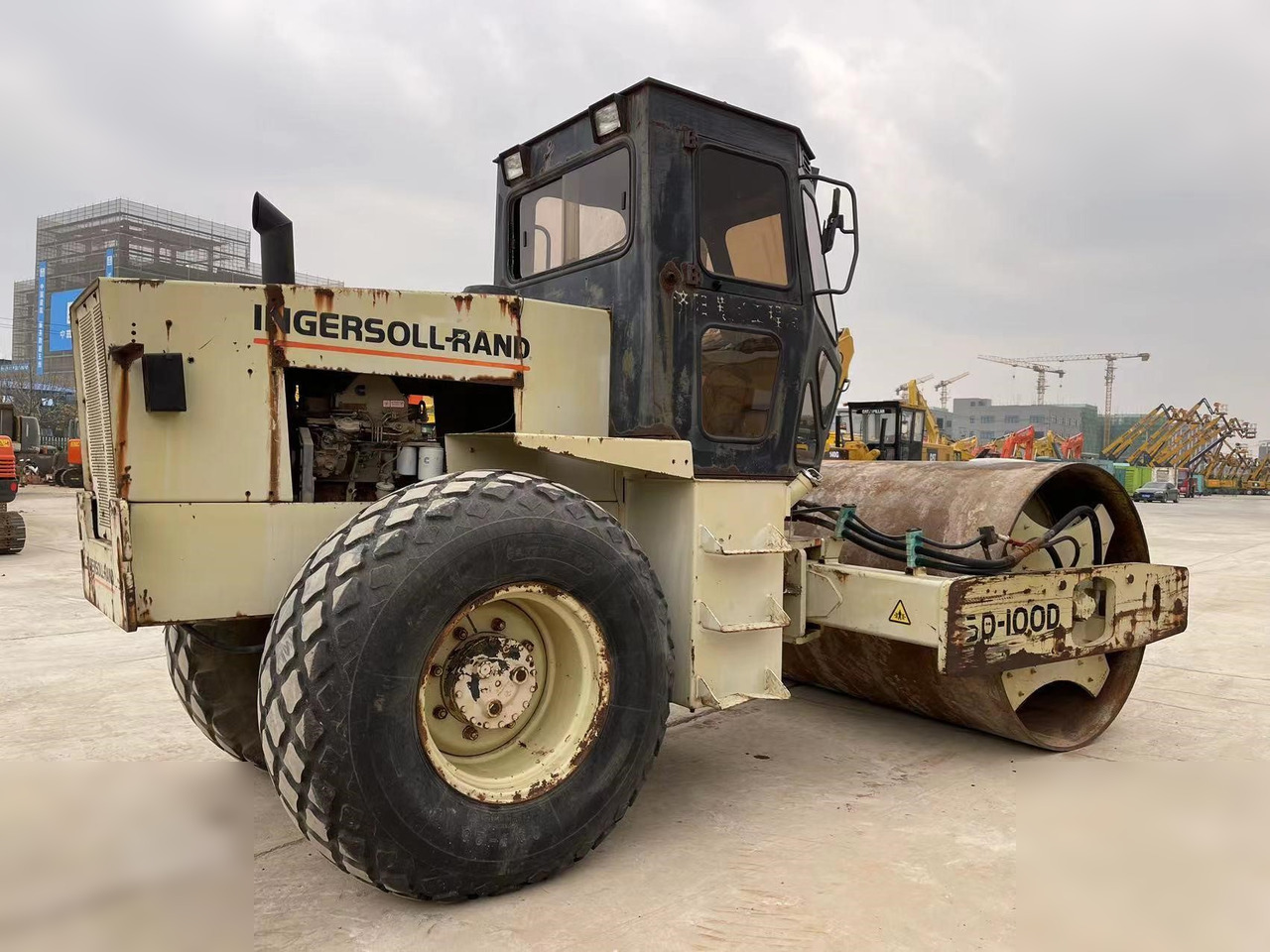 INGERSOLL-RAND SD100D - مدحلة ضاغطة: صورة 2 INGERSOLL-RAND SD100D - مدحلة ضاغطة: صورة 2