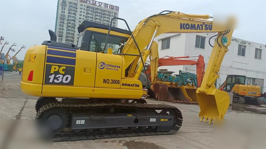 KOMATSU PC130-7 - حفار زحاف: صورة 1 KOMATSU PC130-7 - حفار زحاف: صورة 1