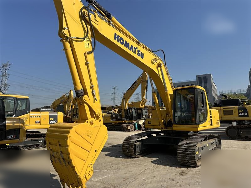 KOMATSU PC220-6 - حفار زحاف: صورة 3 KOMATSU PC220-6 - حفار زحاف: صورة 3