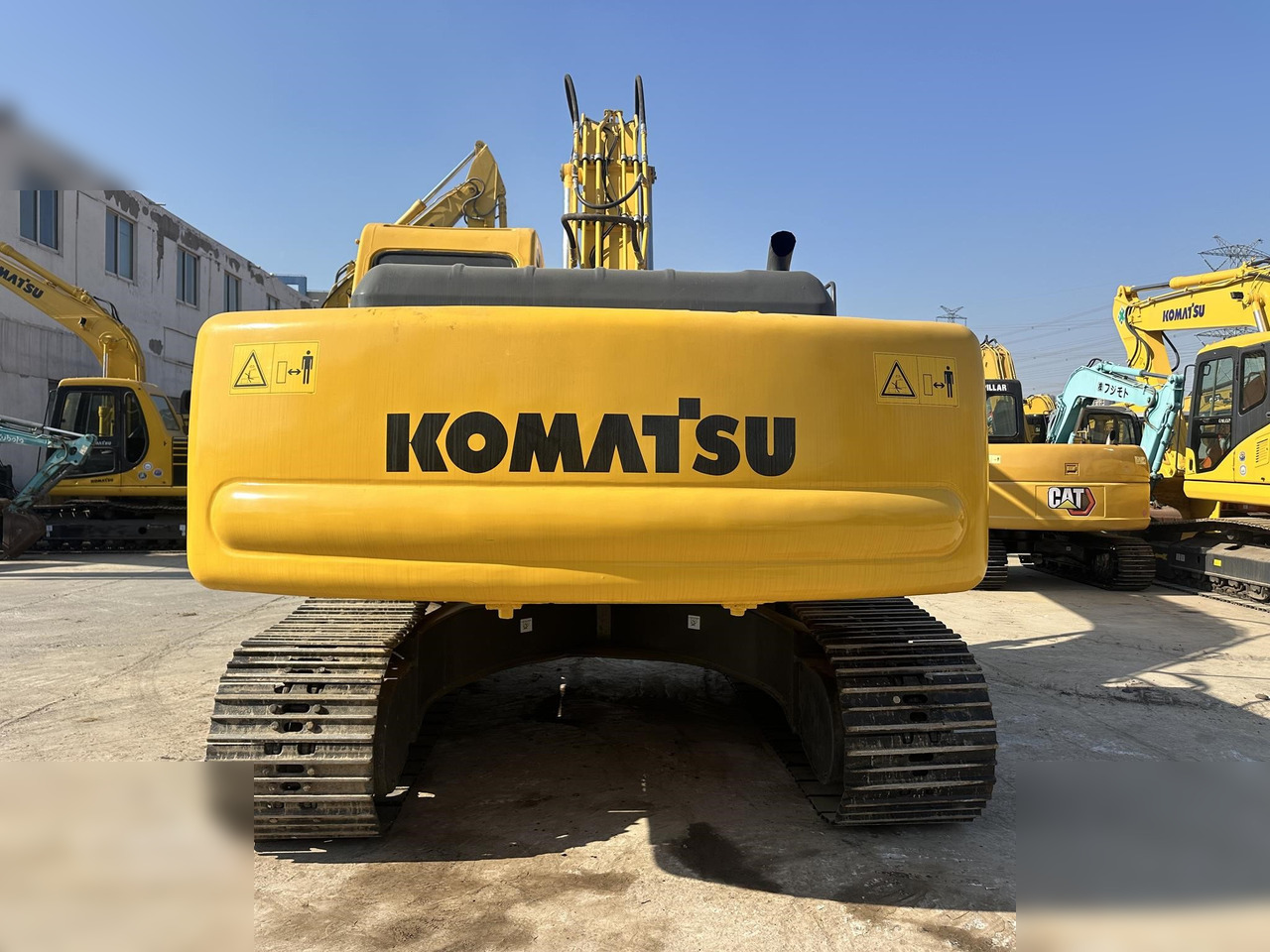 KOMATSU PC220-6 - حفار زحاف: صورة 2 KOMATSU PC220-6 - حفار زحاف: صورة 2