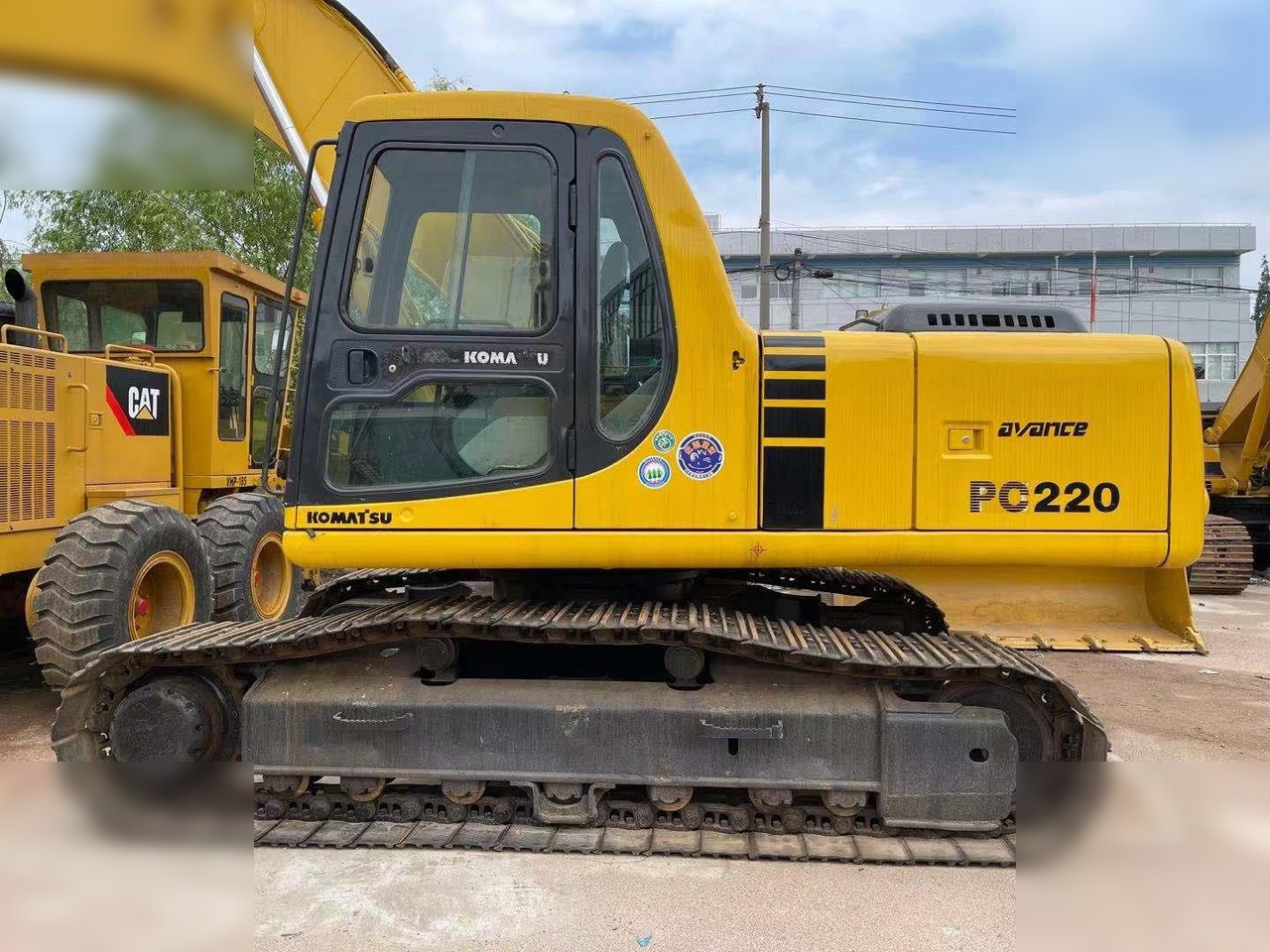 KOMATSU PC220-6 - حفار زحاف: صورة 2 KOMATSU PC220-6 - حفار زحاف: صورة 2