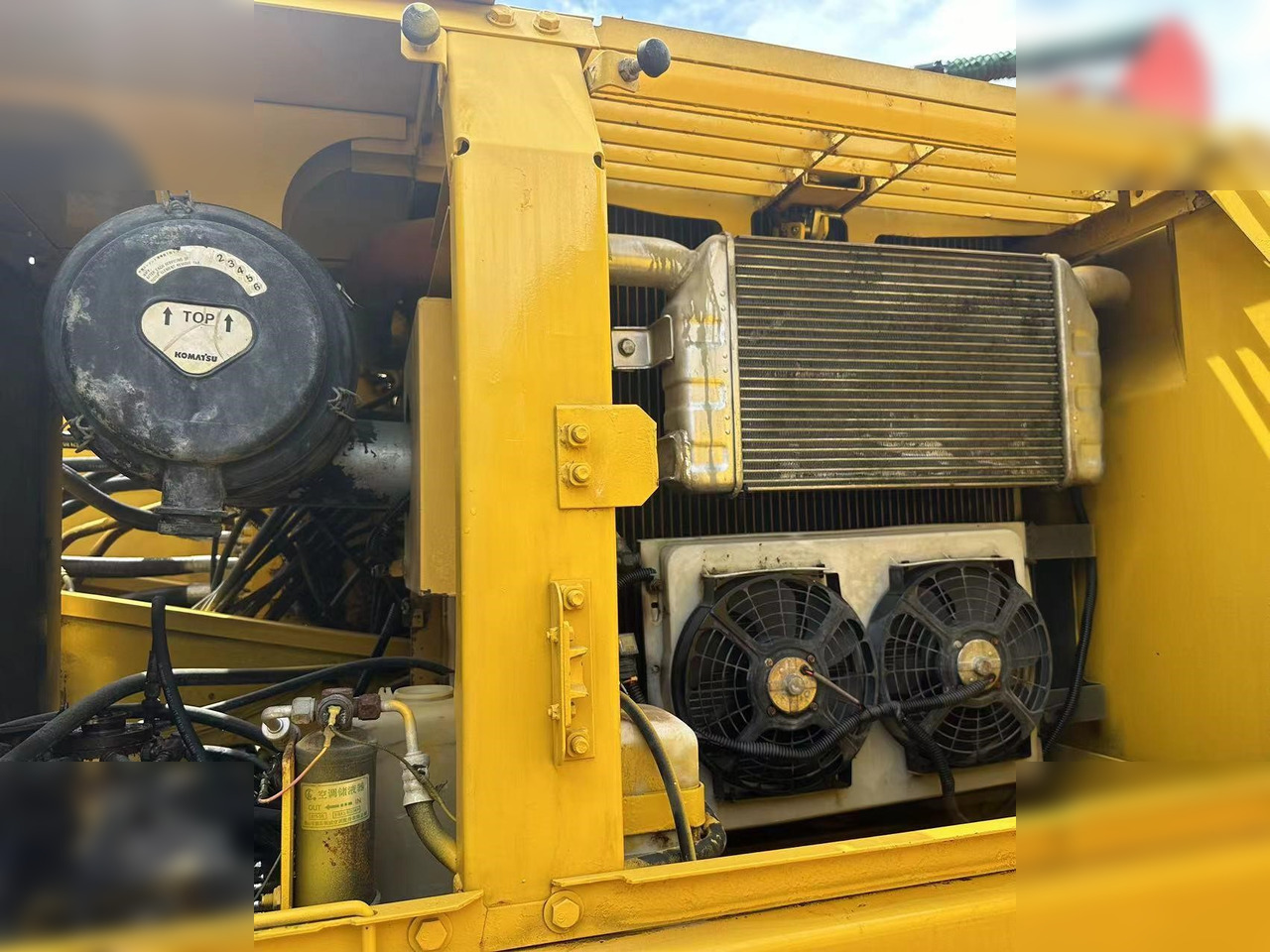 KOMATSU PC220-7 - حفار زحاف: صورة 4 KOMATSU PC220-7 - حفار زحاف: صورة 4
