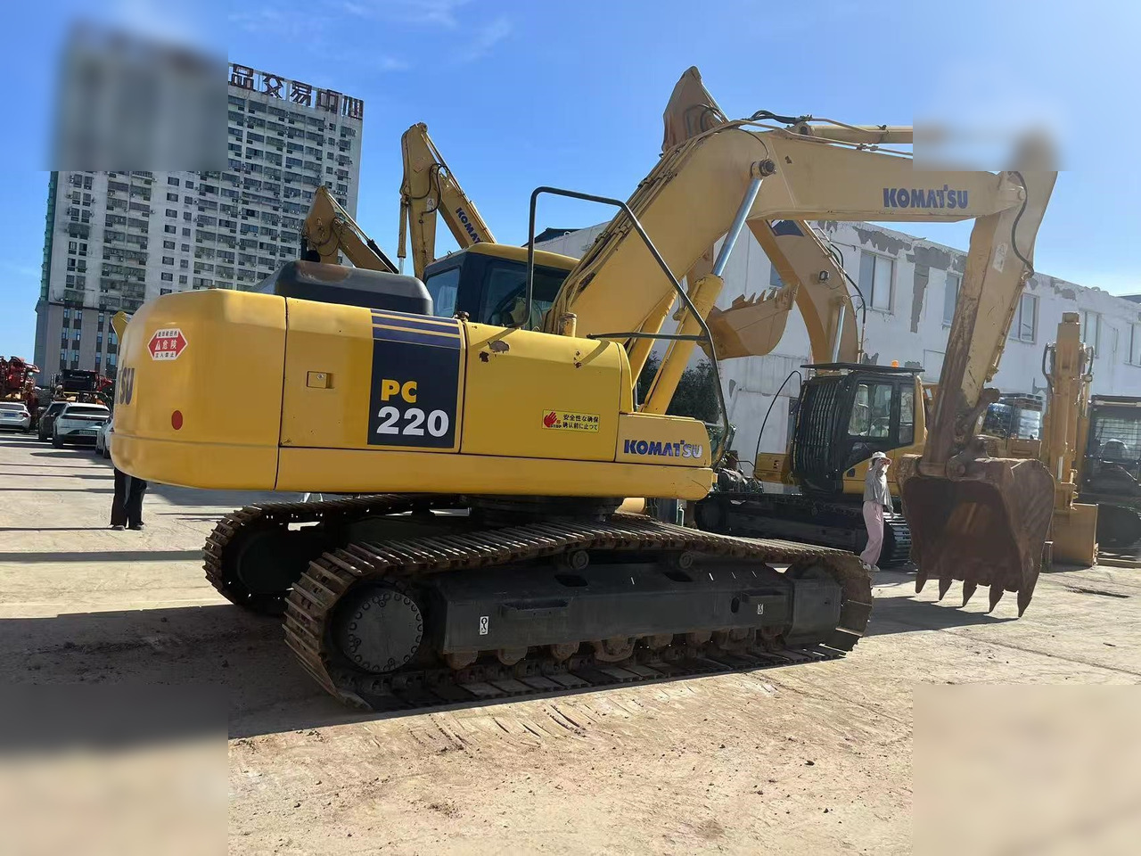 KOMATSU PC220-7 - حفار زحاف: صورة 2 KOMATSU PC220-7 - حفار زحاف: صورة 2