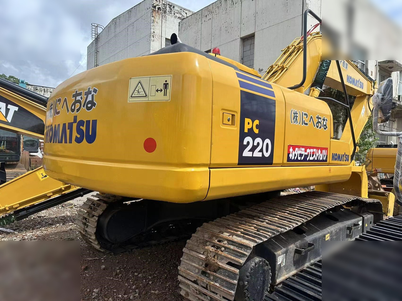 KOMATSU PC220-7 - حفار زحاف: صورة 1 KOMATSU PC220-7 - حفار زحاف: صورة 1