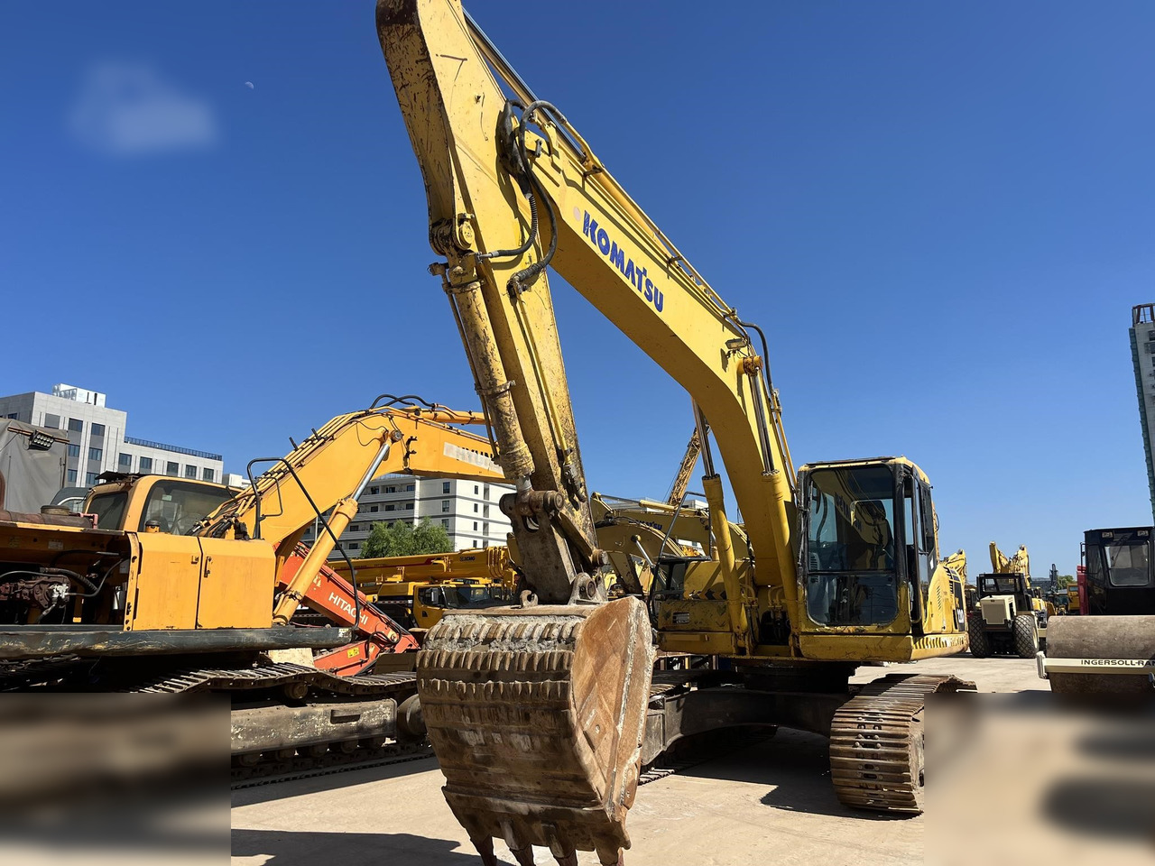 KOMATSU PC220-7 - حفار زحاف: صورة 3 KOMATSU PC220-7 - حفار زحاف: صورة 3