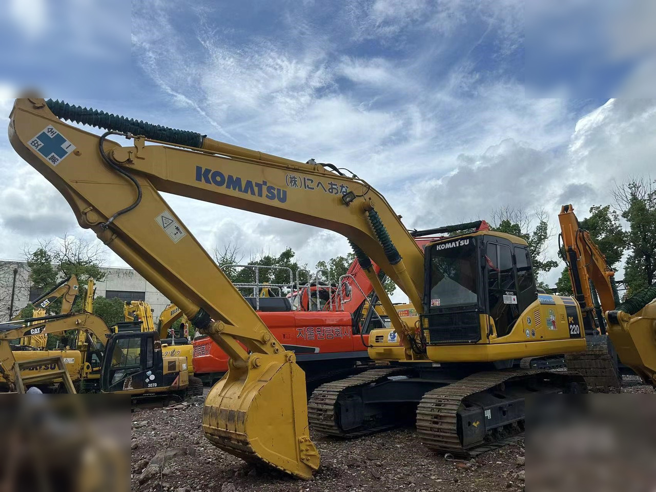 KOMATSU PC220-7 - حفار زحاف: صورة 1 KOMATSU PC220-7 - حفار زحاف: صورة 1