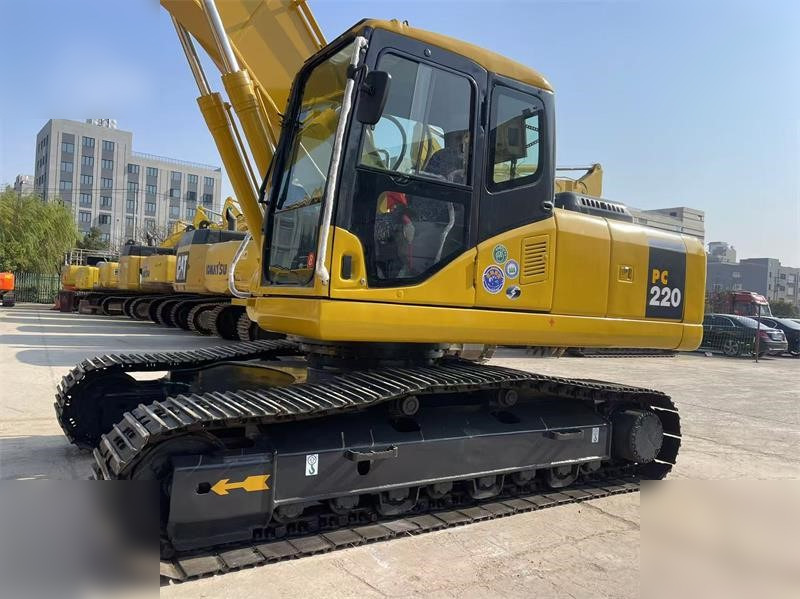 KOMATSU PC220-7 KOMATSU PC220-7: صورة 6