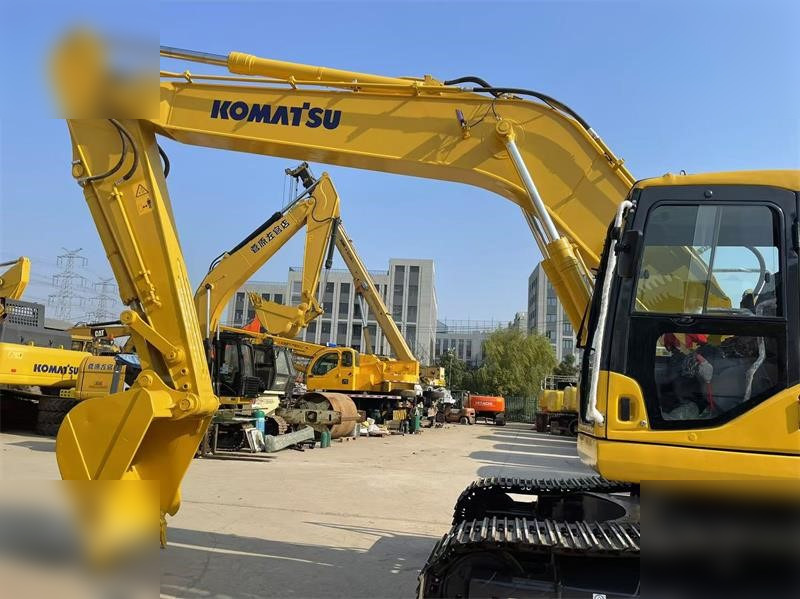 KOMATSU PC220-7 - حفار زحاف: صورة 4 KOMATSU PC220-7 - حفار زحاف: صورة 4