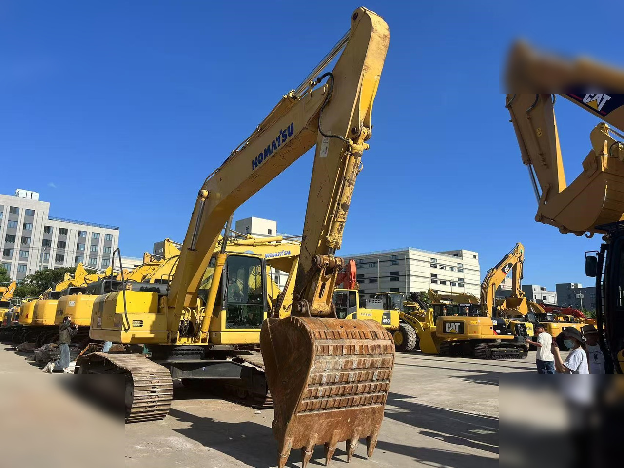 KOMATSU PC220-7 - حفار زحاف: صورة 4 KOMATSU PC220-7 - حفار زحاف: صورة 4