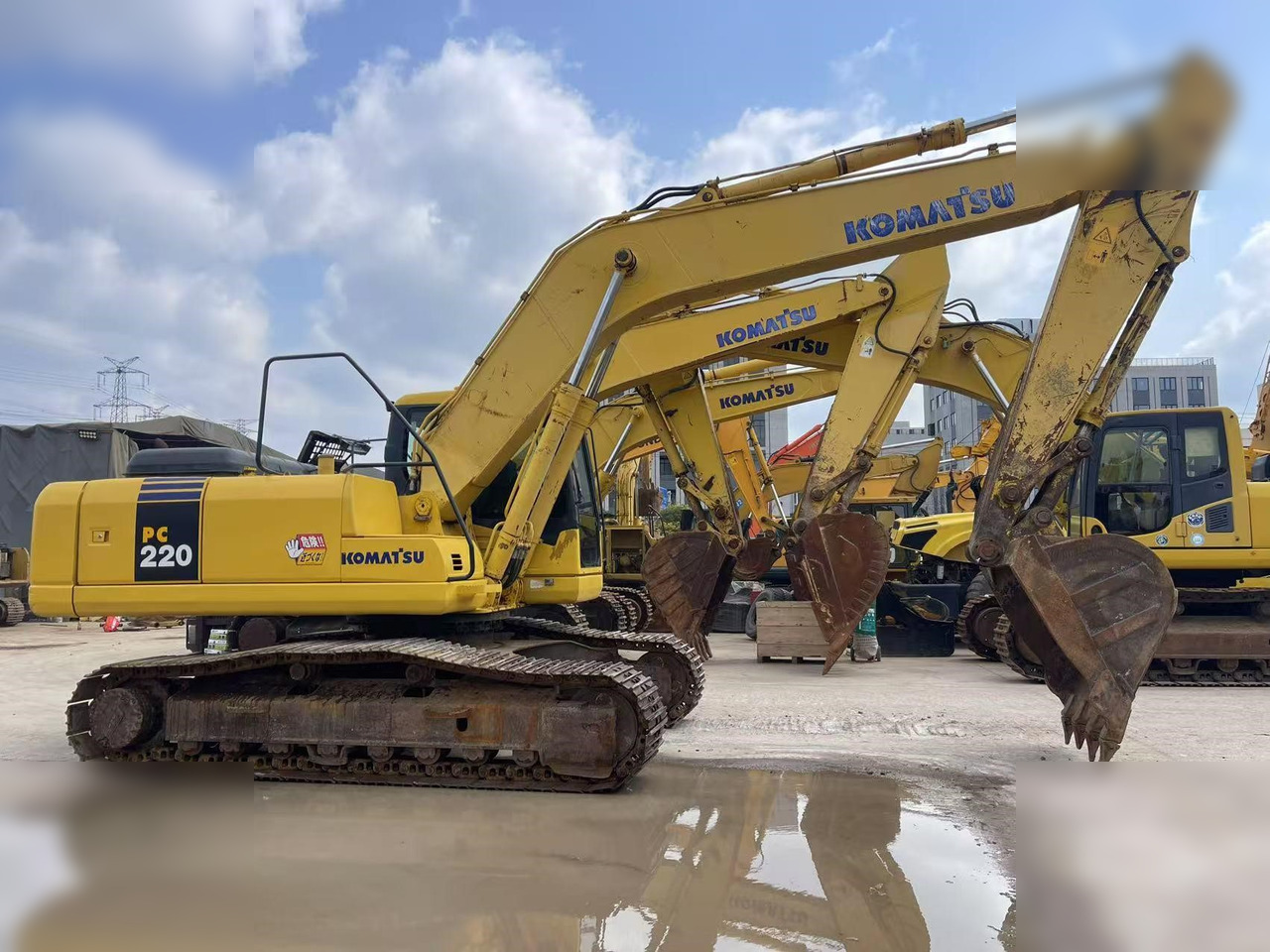 KOMATSU PC220-7 - حفار زحاف: صورة 1 KOMATSU PC220-7 - حفار زحاف: صورة 1