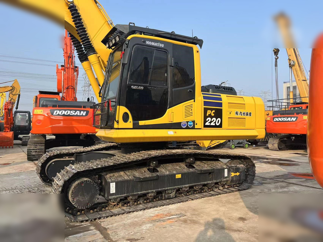 KOMATSU PC220-8M0 - حفار زحاف: صورة 3 KOMATSU PC220-8M0 - حفار زحاف: صورة 3