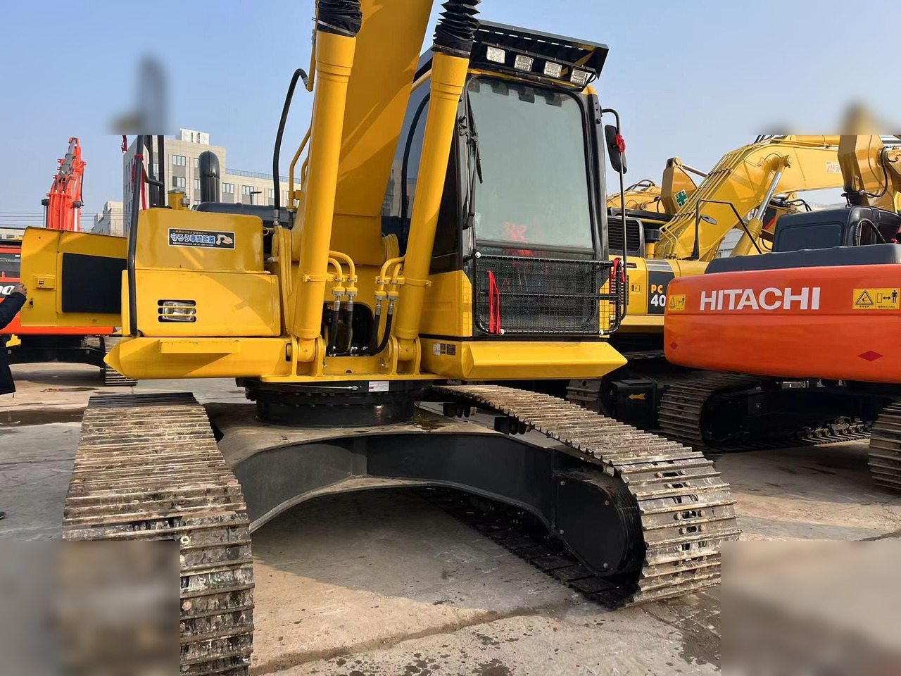 KOMATSU PC220-8M0 - حفار زحاف: صورة 2 KOMATSU PC220-8M0 - حفار زحاف: صورة 2