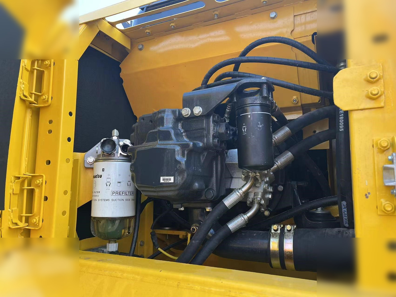 KOMATSU PC220-8M0 - حفار زحاف: صورة 4 KOMATSU PC220-8M0 - حفار زحاف: صورة 4