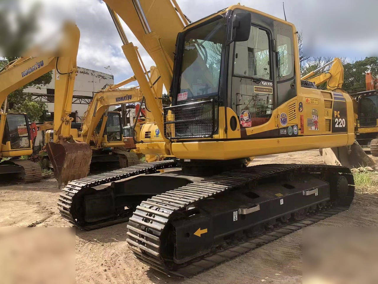 KOMATSU PC220-8N1 - حفار زحاف: صورة 5 KOMATSU PC220-8N1 - حفار زحاف: صورة 5