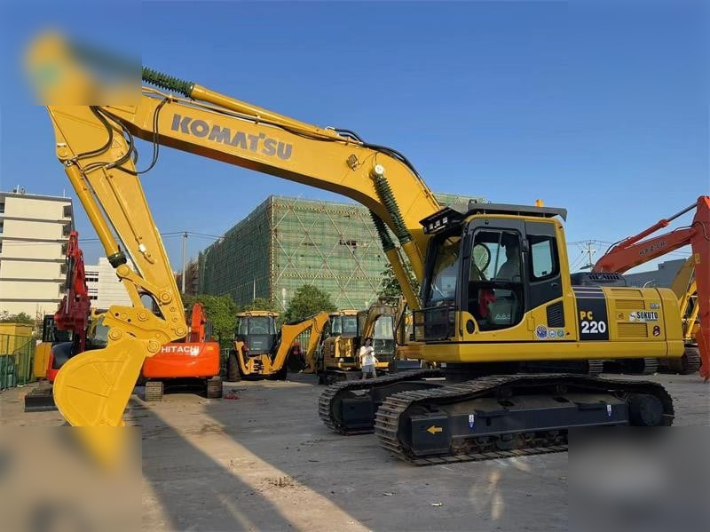 KOMATSU PC220-8 - حفار زحاف: صورة 2 KOMATSU PC220-8 - حفار زحاف: صورة 2