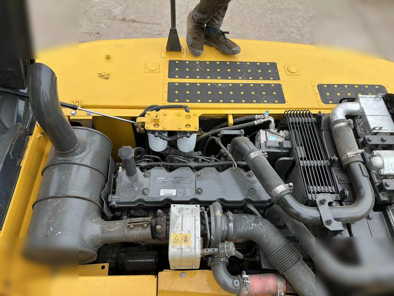 KOMATSU PC220-8 - حفار زحاف: صورة 5 KOMATSU PC220-8 - حفار زحاف: صورة 5
