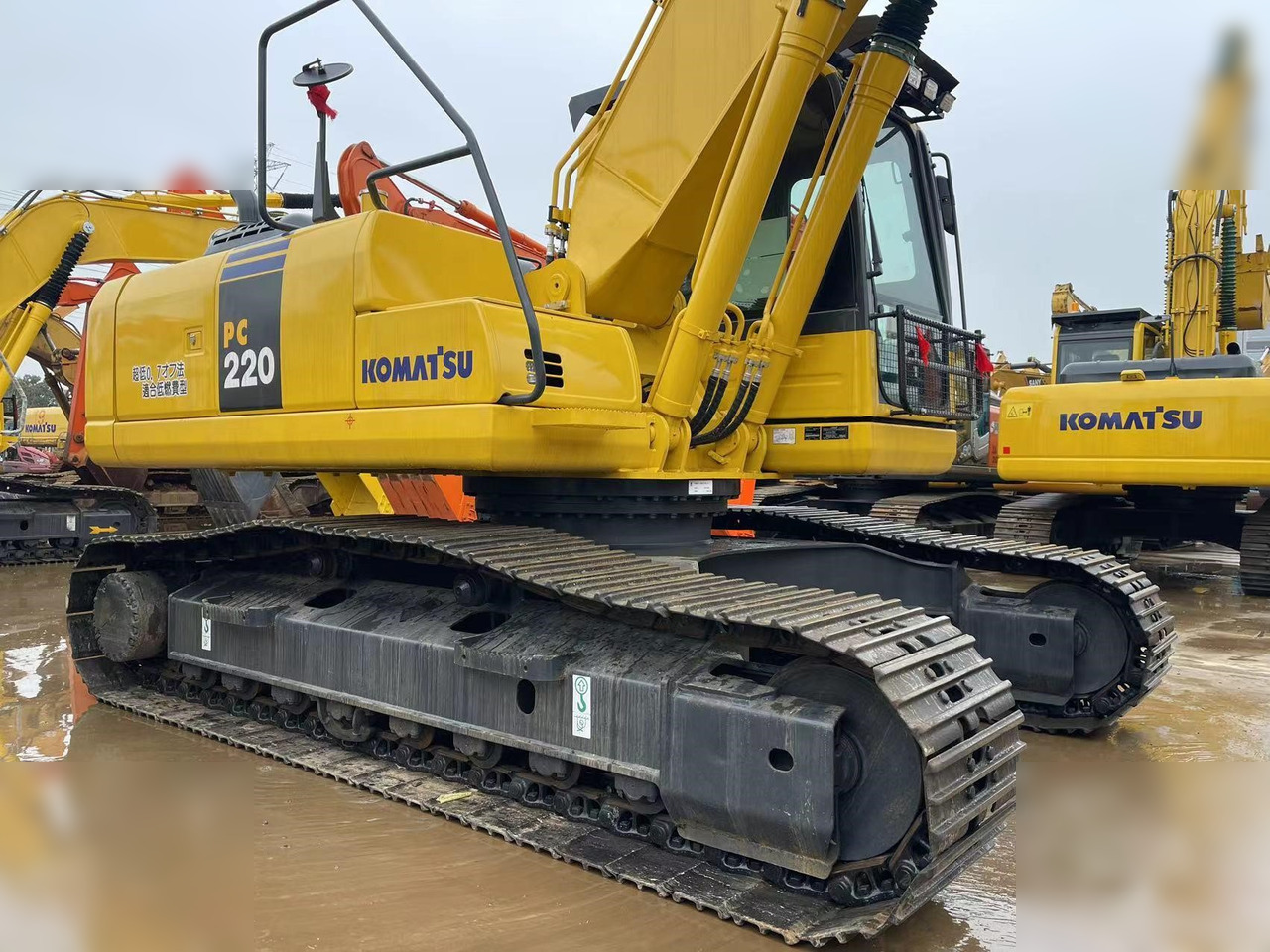 KOMATSU PC220-8 - حفار زحاف: صورة 5 KOMATSU PC220-8 - حفار زحاف: صورة 5