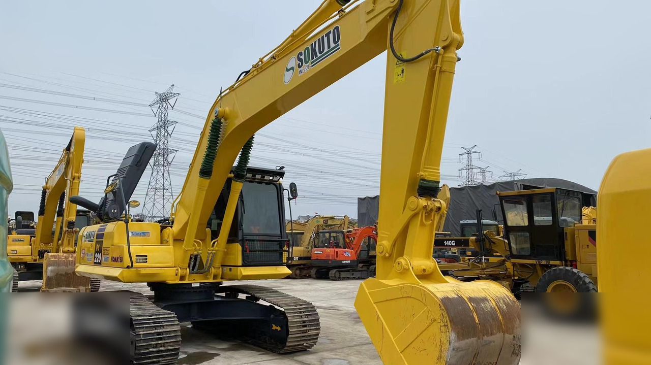 KOMATSU PC220-8 - حفار زحاف: صورة 1 KOMATSU PC220-8 - حفار زحاف: صورة 1