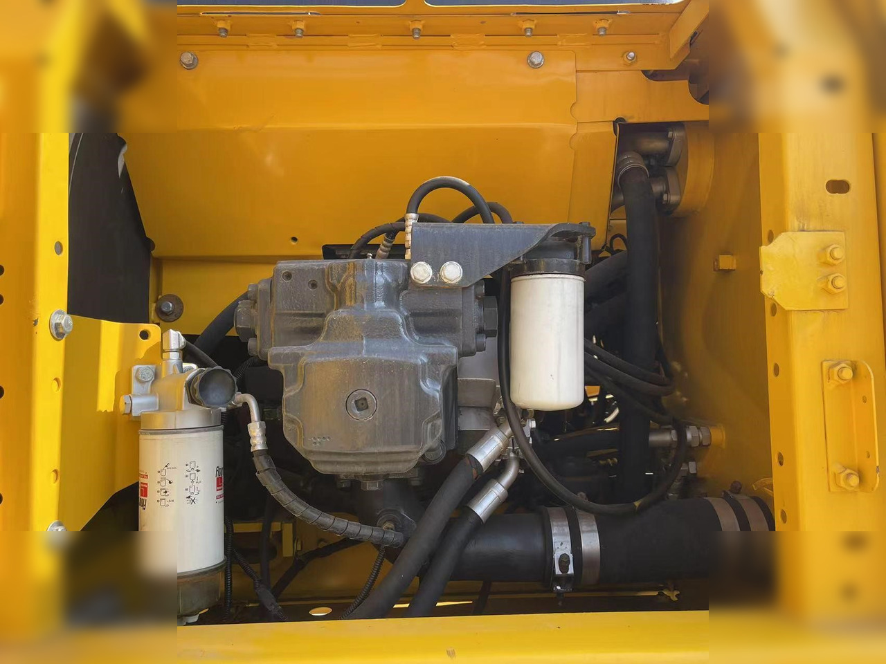 KOMATSU PC220-8 - حفار زحاف: صورة 4 KOMATSU PC220-8 - حفار زحاف: صورة 4