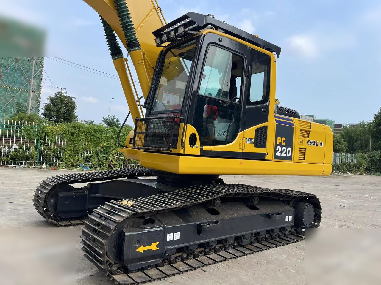 KOMATSU PC220-8 - حفار زحاف: صورة 3 KOMATSU PC220-8 - حفار زحاف: صورة 3