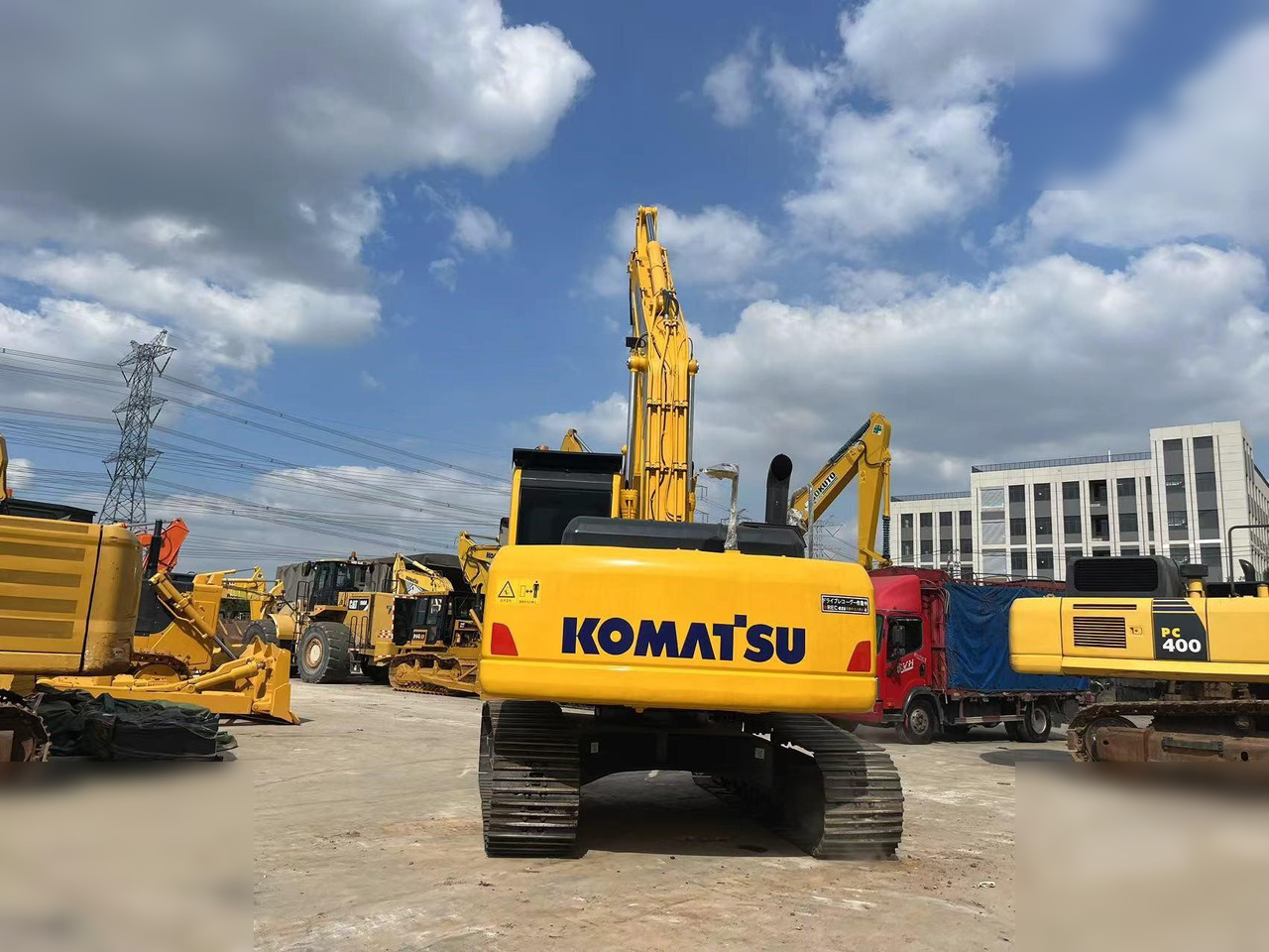 KOMATSU PC220-8 - حفار زحاف: صورة 4 KOMATSU PC220-8 - حفار زحاف: صورة 4
