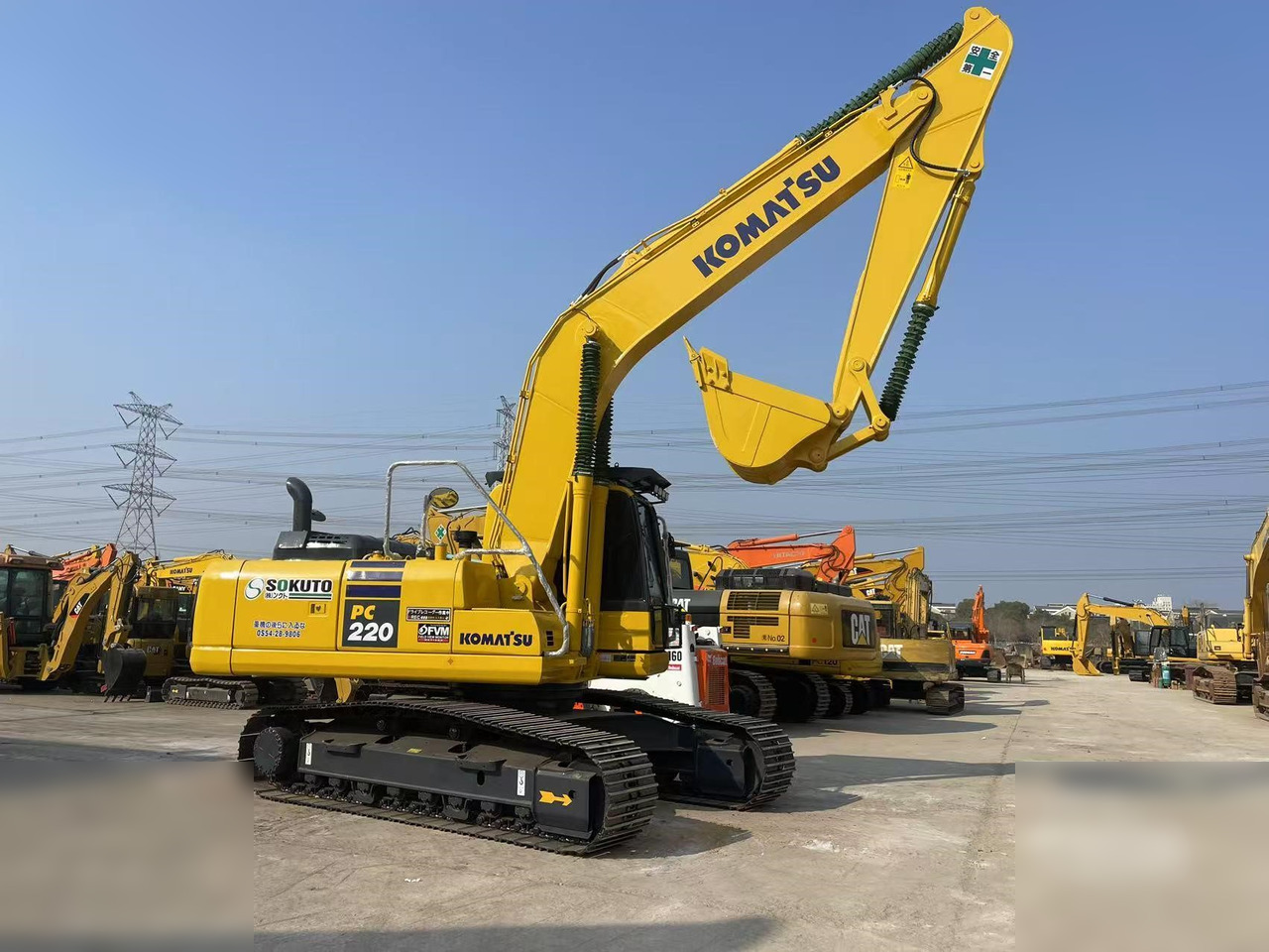 KOMATSU PC220-8 - حفار زحاف: صورة 2 KOMATSU PC220-8 - حفار زحاف: صورة 2