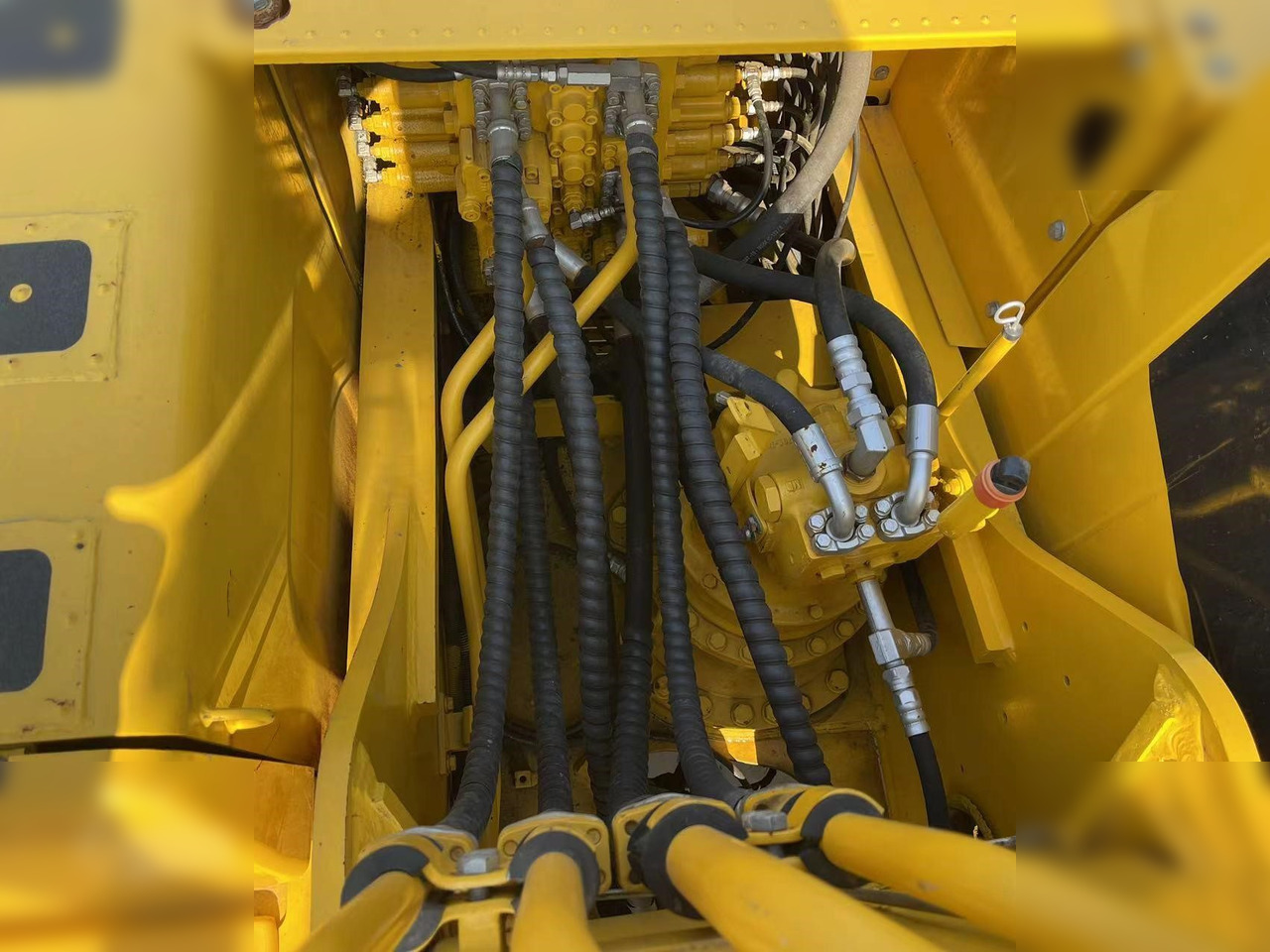 KOMATSU PC220-8 - حفار زحاف: صورة 5 KOMATSU PC220-8 - حفار زحاف: صورة 5