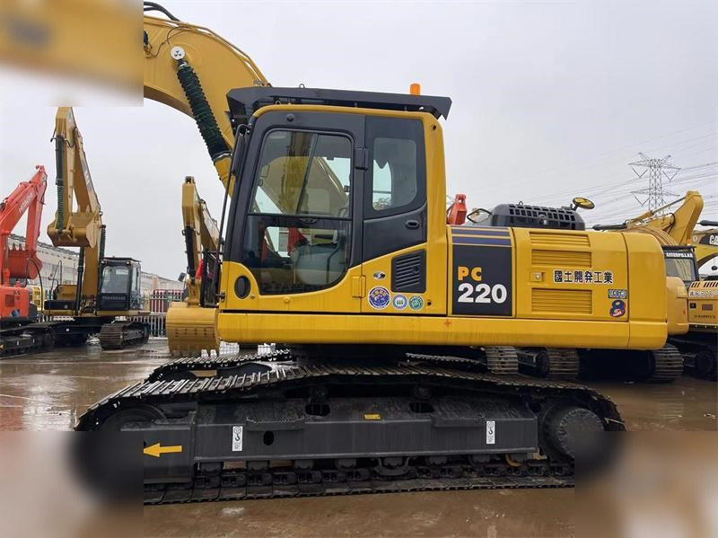 KOMATSU PC220-8 - حفار زحاف: صورة 4 KOMATSU PC220-8 - حفار زحاف: صورة 4