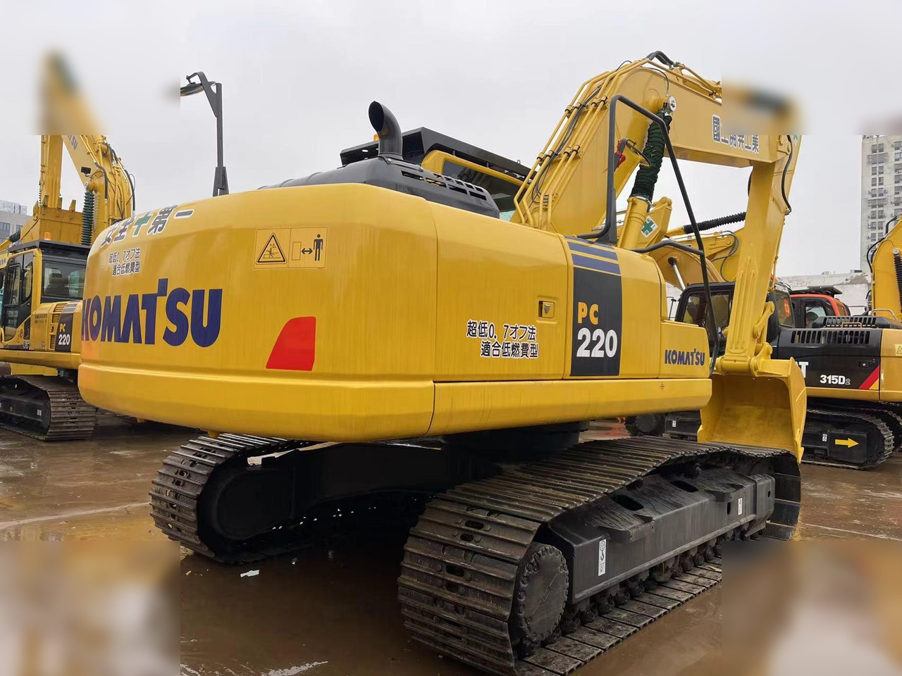 KOMATSU PC220-8 - حفار زحاف: صورة 3 KOMATSU PC220-8 - حفار زحاف: صورة 3