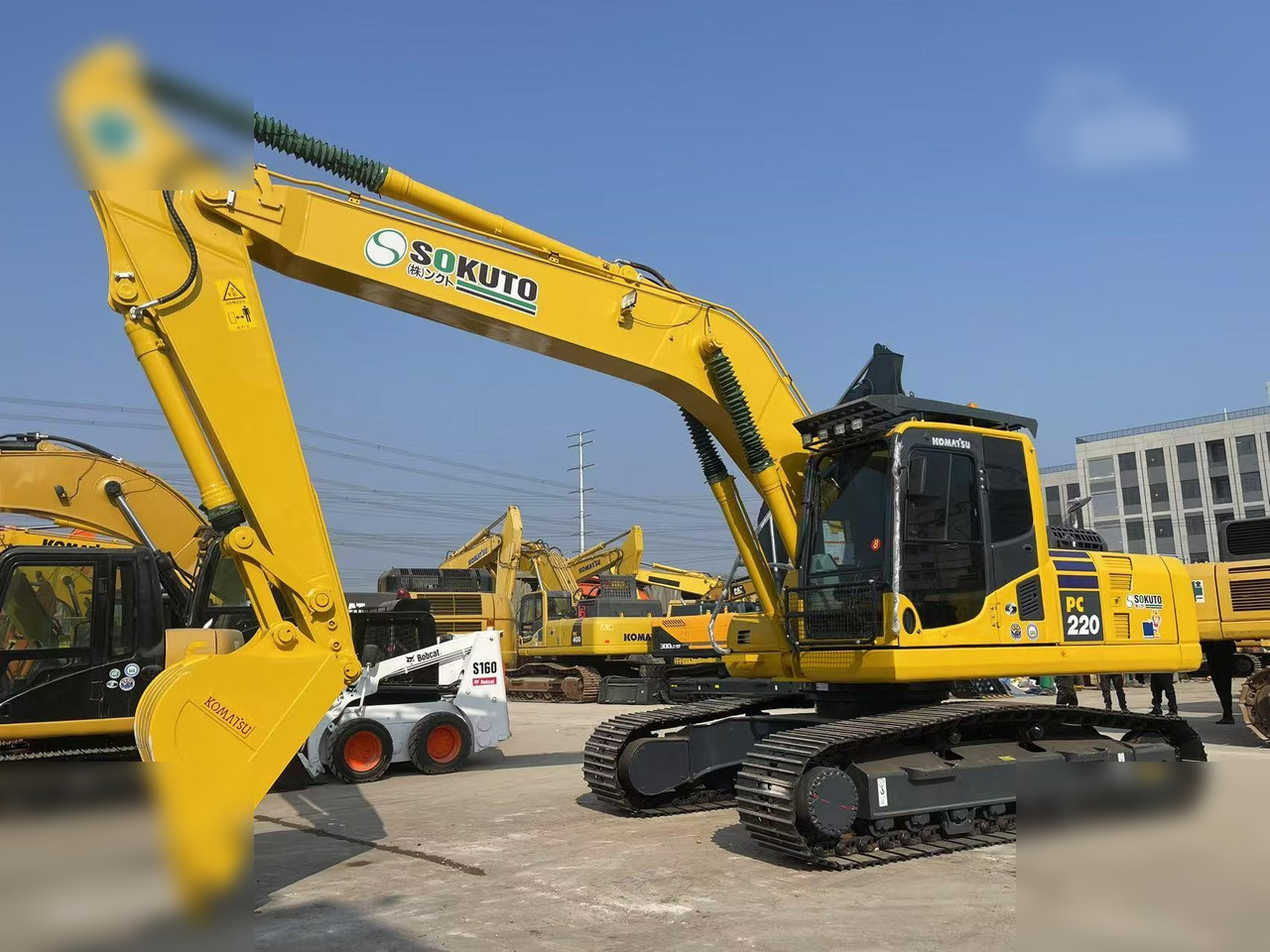 KOMATSU PC220-8 - حفار زحاف: صورة 1 KOMATSU PC220-8 - حفار زحاف: صورة 1