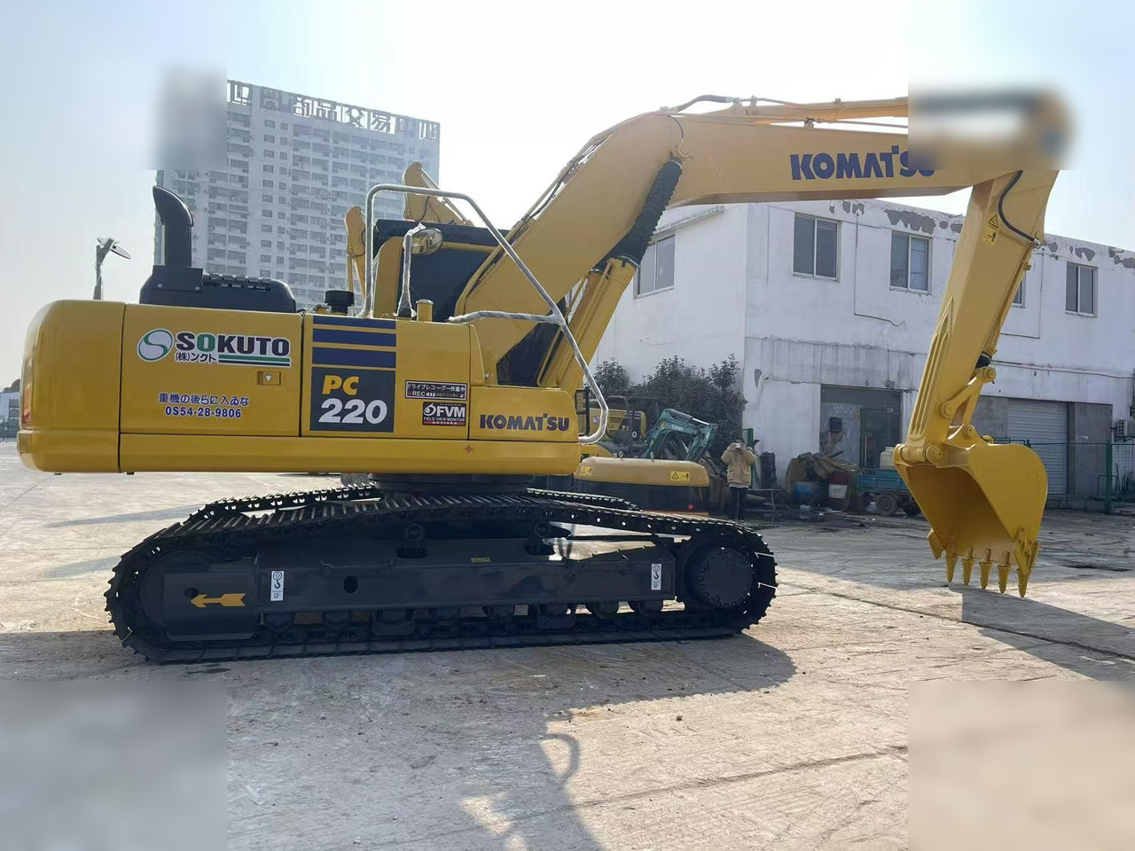 KOMATSU PC220-8 - حفار زحاف: صورة 4 KOMATSU PC220-8 - حفار زحاف: صورة 4