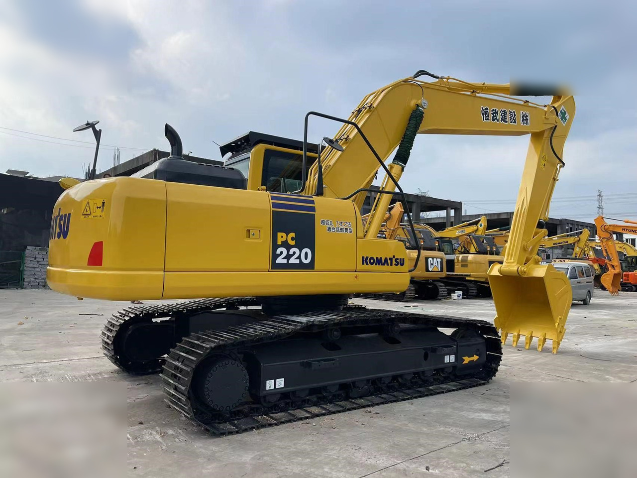 KOMATSU PC220-8 - حفار زحاف: صورة 5 KOMATSU PC220-8 - حفار زحاف: صورة 5