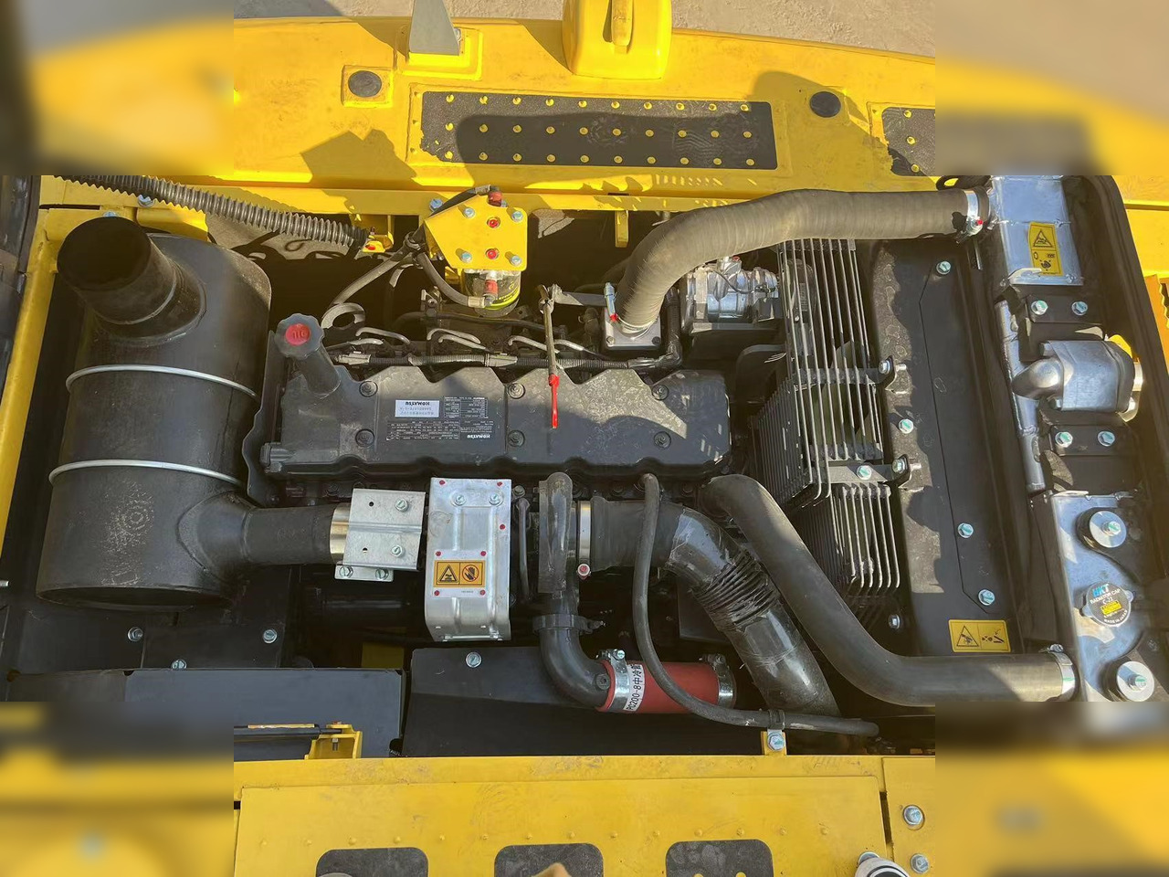 KOMATSU PC220-8 - حفار زحاف: صورة 3 KOMATSU PC220-8 - حفار زحاف: صورة 3
