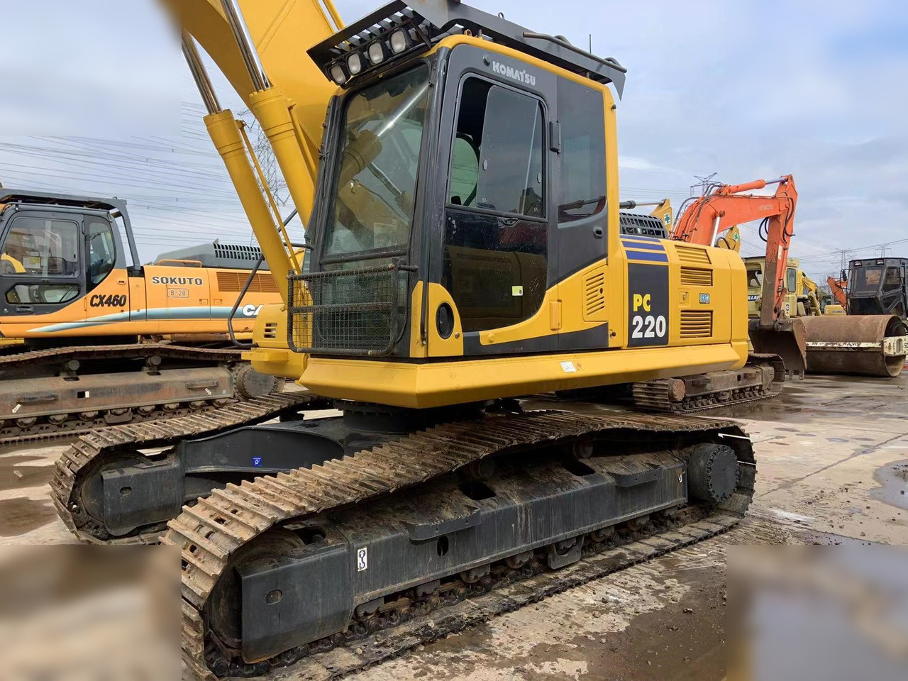 KOMATSU PC220-8 - حفار زحاف: صورة 3 KOMATSU PC220-8 - حفار زحاف: صورة 3