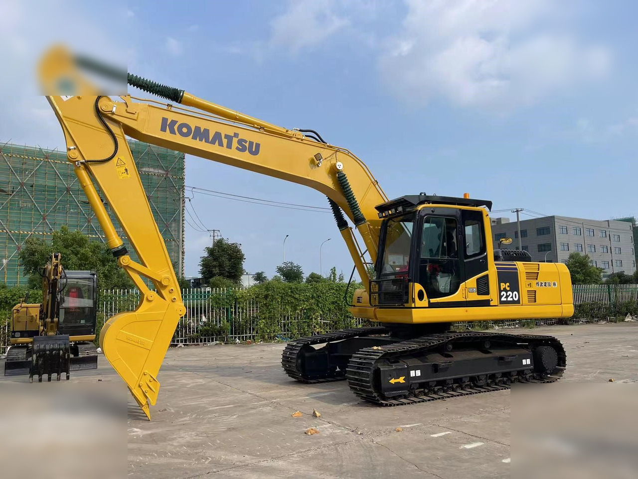 KOMATSU PC220-8 - حفار زحاف: صورة 1 KOMATSU PC220-8 - حفار زحاف: صورة 1