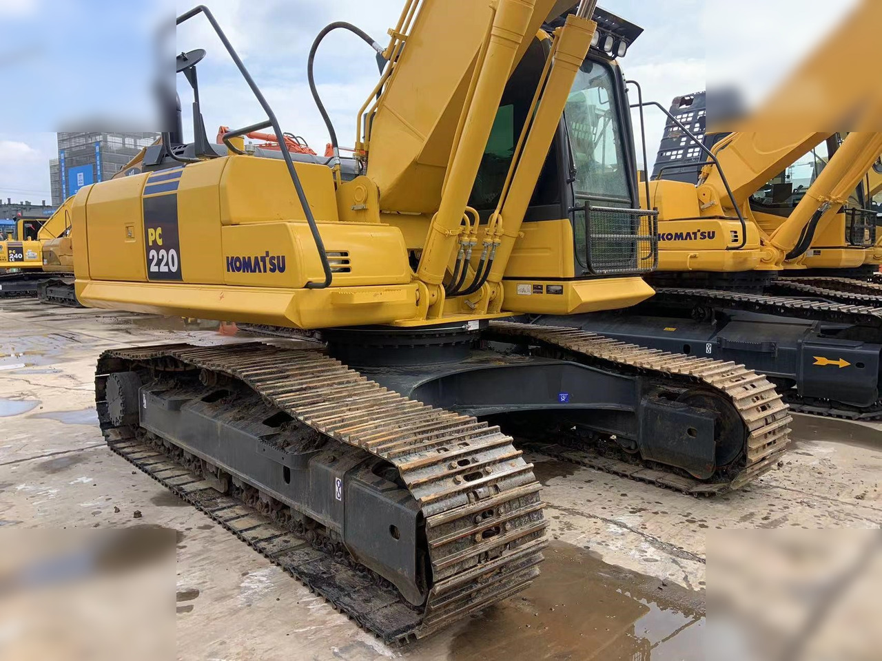KOMATSU PC220-8 - حفار زحاف: صورة 4 KOMATSU PC220-8 - حفار زحاف: صورة 4
