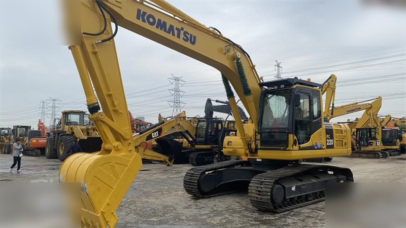 KOMATSU PC220-8 - حفار زحاف: صورة 2 KOMATSU PC220-8 - حفار زحاف: صورة 2