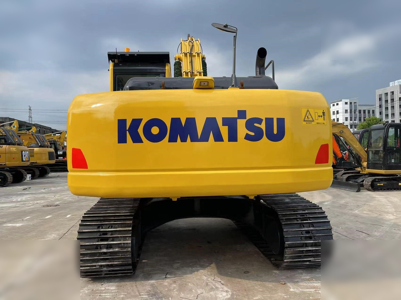 KOMATSU PC220-8 - حفار زحاف: صورة 2 KOMATSU PC220-8 - حفار زحاف: صورة 2