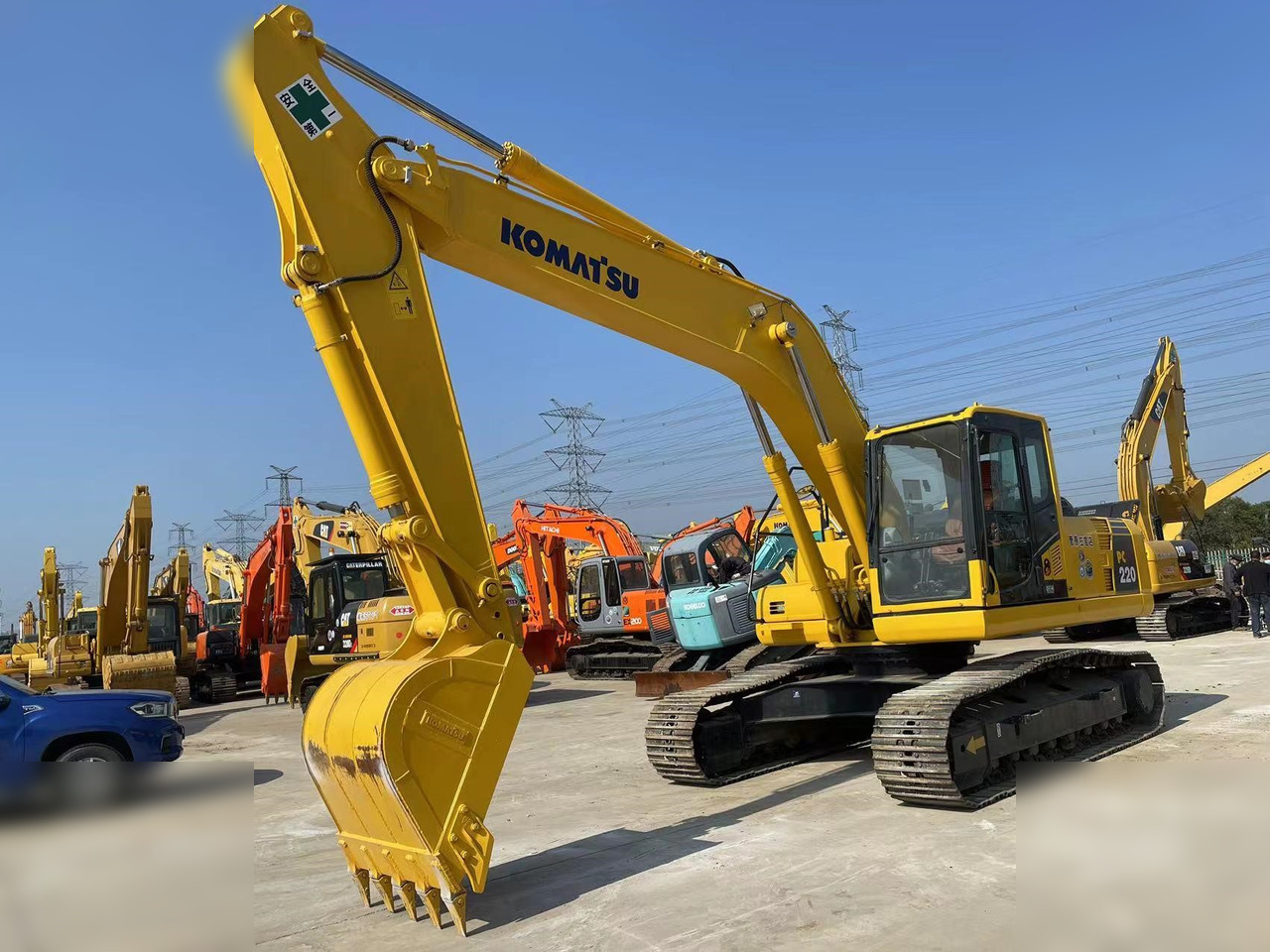 KOMATSU PC220-8 - حفار زحاف: صورة 1 KOMATSU PC220-8 - حفار زحاف: صورة 1
